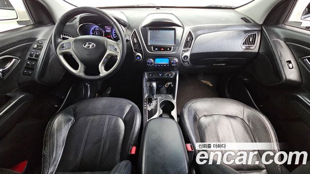 Hyundai Tucson — interior