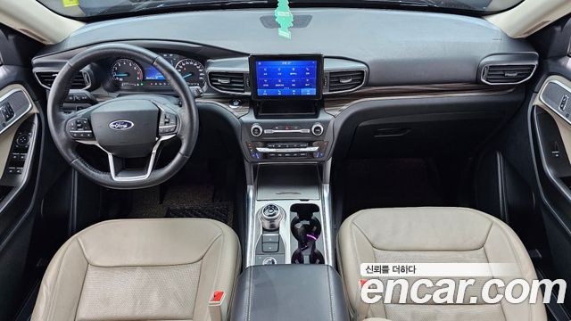 Ford Explorer — interior