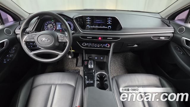 Hyundai Sonata — interior