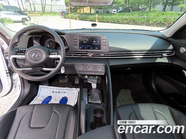 Hyundai Avante — interior