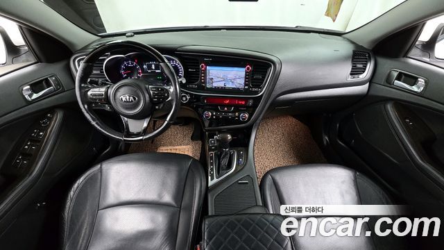 Kia K5 — interior