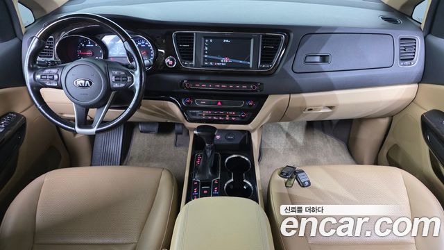 Kia Carnival — interior