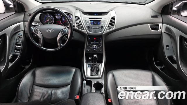 Hyundai Avante — interior