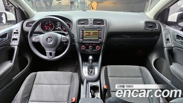 Volkswagen Golf — interior