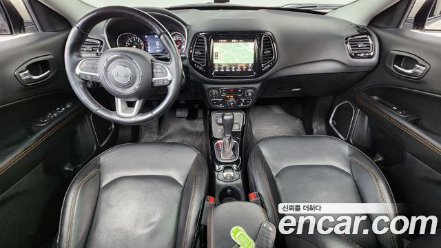 Jeep Compass — interior