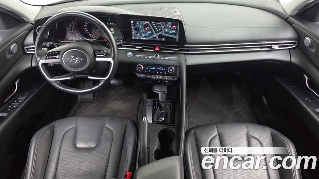 Hyundai Avante — interior