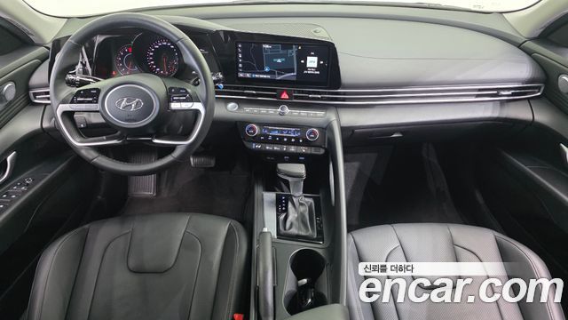 Hyundai Avante — interior