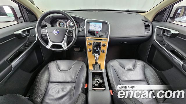 Volvo XC60 — interior
