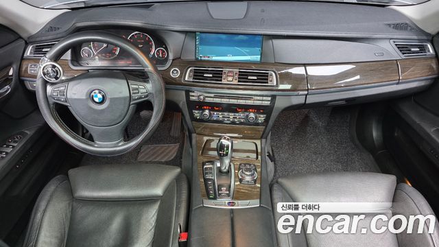BMW 7 Series — interior