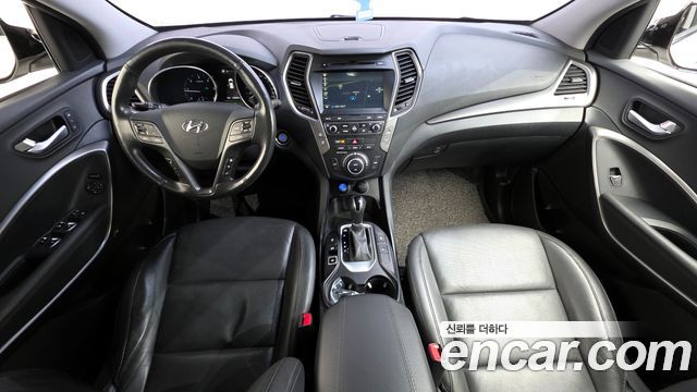 Hyundai Santa Fe — interior