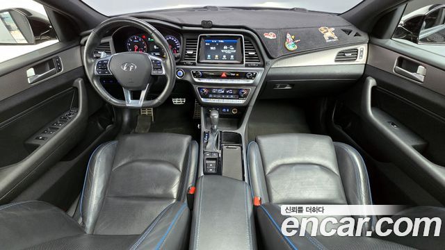 Hyundai Sonata — interior