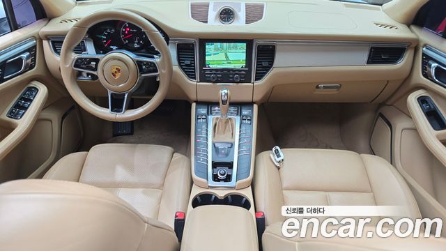 Porsche Macan — interior