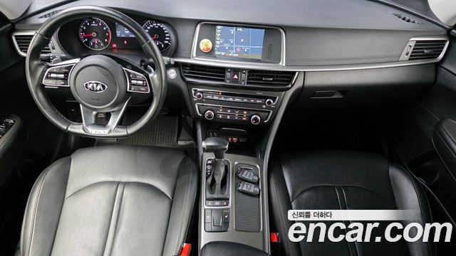 Kia K5 — interior
