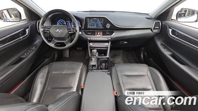 Hyundai Grandeur — interior