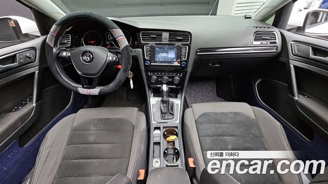 Volkswagen Golf — interior