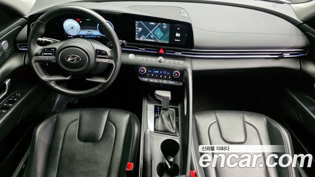 Hyundai Avante — interior