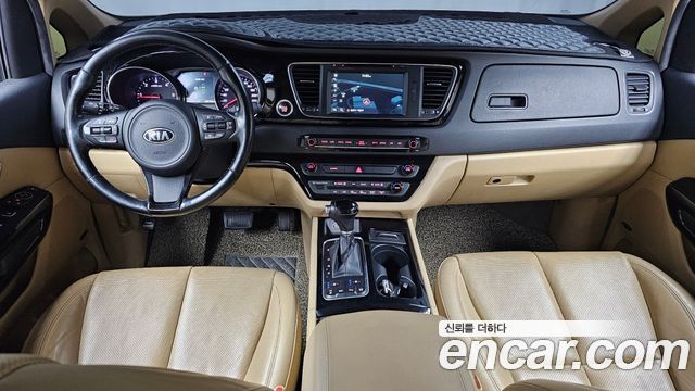 Kia Carnival — interior