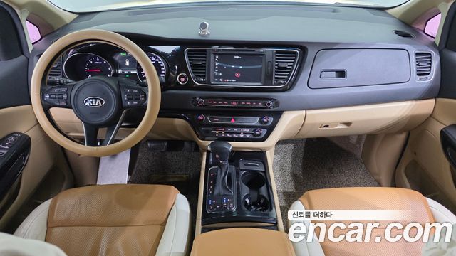 Kia Carnival — interior