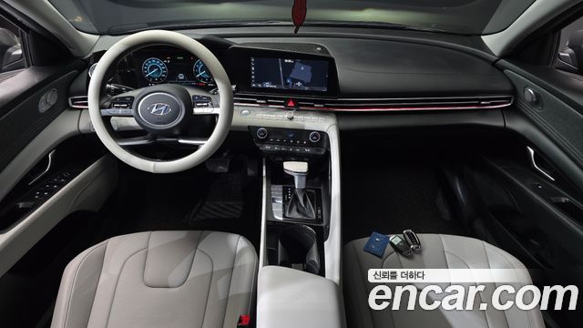 Hyundai Avante — interior