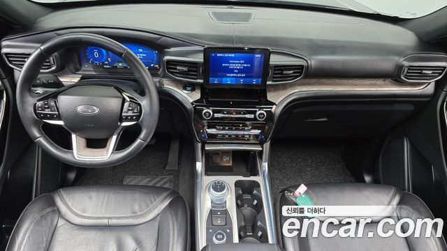 Ford Explorer — interior