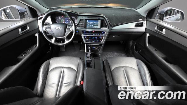 Hyundai Sonata — interior