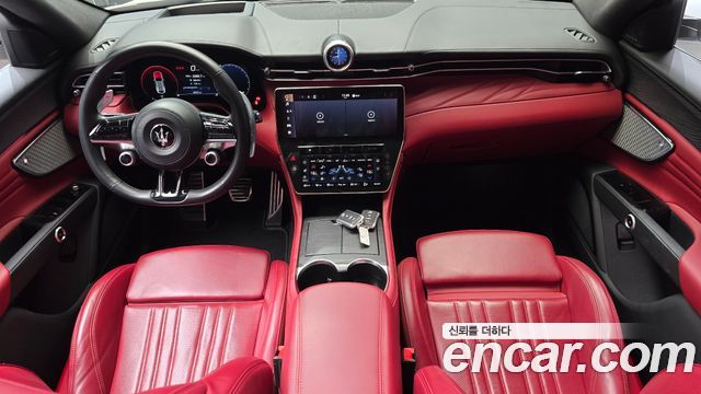 Maserati Grecale — interior