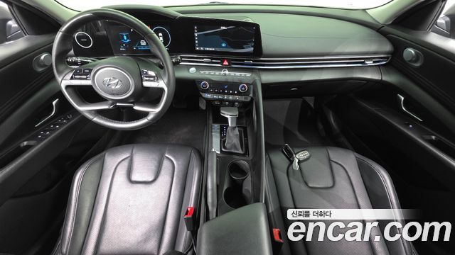 Hyundai Avante — interior