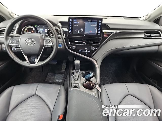 Toyota Camry — interior