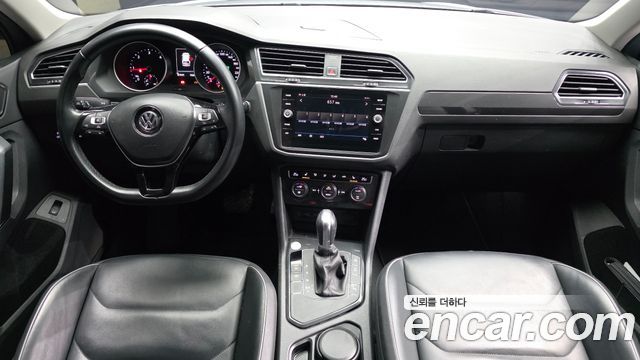 Volkswagen Tiguan — interior
