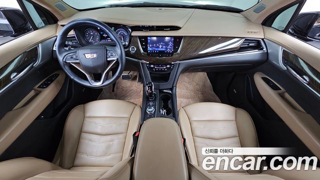 Cadillac XT6 — interior