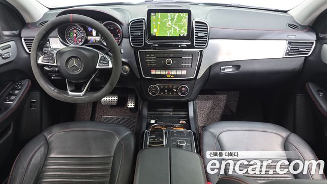 Mercedes-Benz GLE-Class — interior