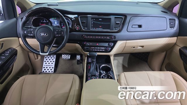Kia Carnival — interior