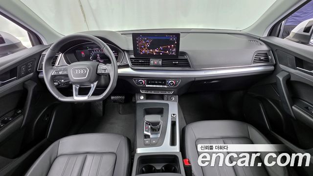 Audi Q5 — interior