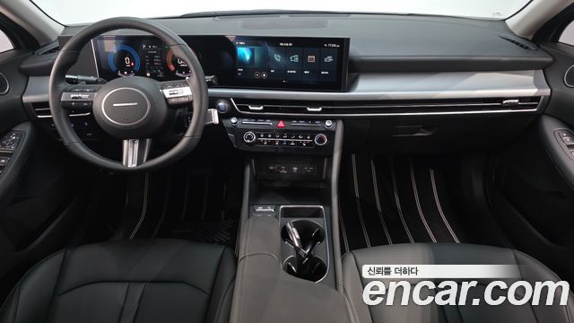 Hyundai Sonata — interior