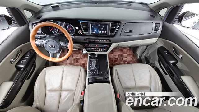 Kia Carnival — interior