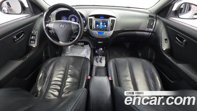 Hyundai Avante — interior