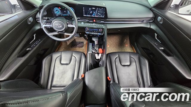 Hyundai Avante — interior