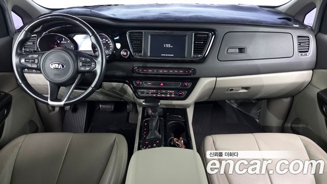 Kia Carnival — interior