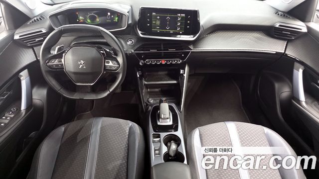 Peugeot 2008 — interior