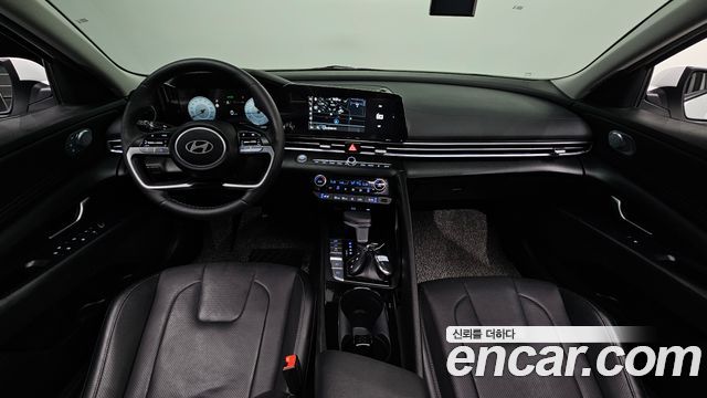 Hyundai Avante — interior