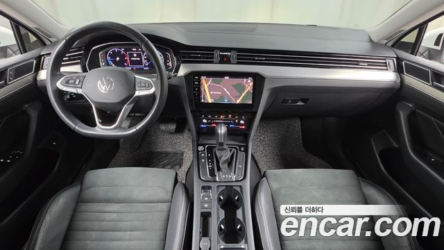 Volkswagen Passat — interior