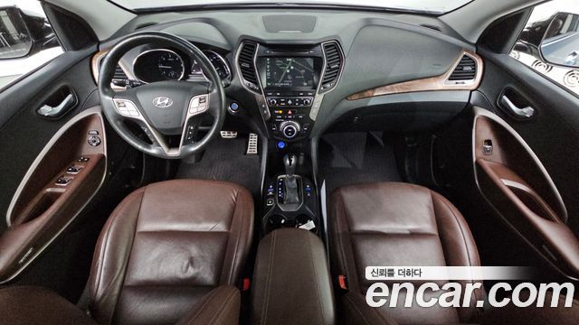 Hyundai Santa Fe — interior