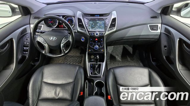 Hyundai Avante — interior