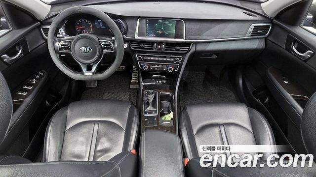 Kia K5 — interior