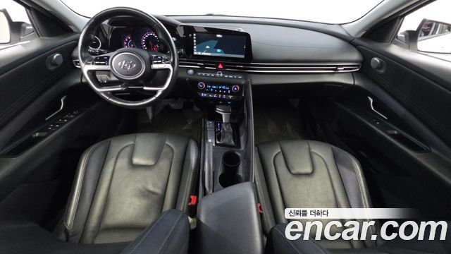 Hyundai Avante — interior
