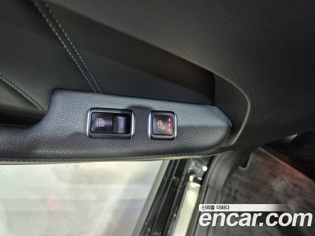 Mercedes-Benz E-Class — interior