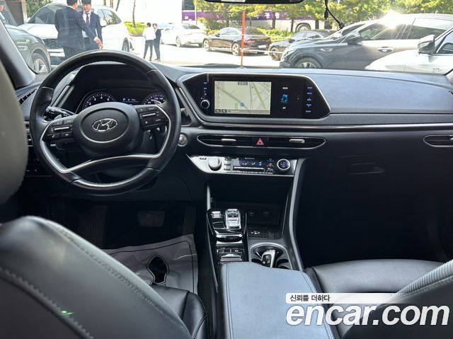 Hyundai Sonata — interior