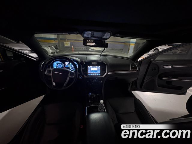 Chrysler 300C — interior