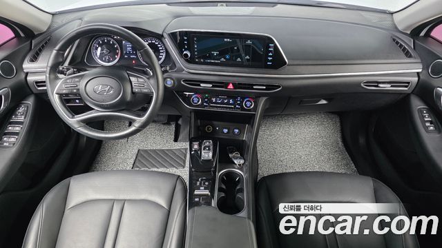 Hyundai Sonata — interior