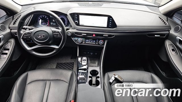 Hyundai Sonata — interior